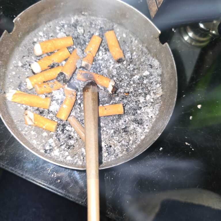 Click to view full screen Klantbeoordeling Voorgerolde THCX joint - Royal Hash met foto - Spliff